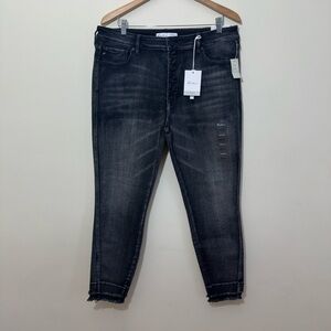 Maurices || Woman’s Black stretch Ankle Cropped high wai skinny jeans size 32